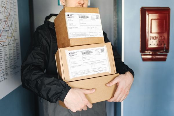 Jak efektywnie wysyłać paczki za granicę - poradnik