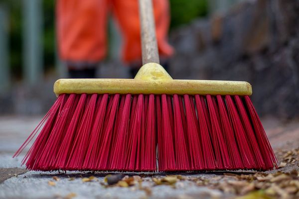 Utrzymanie porządku w biurze – dlaczego warto zlecić to profesjonalistom?